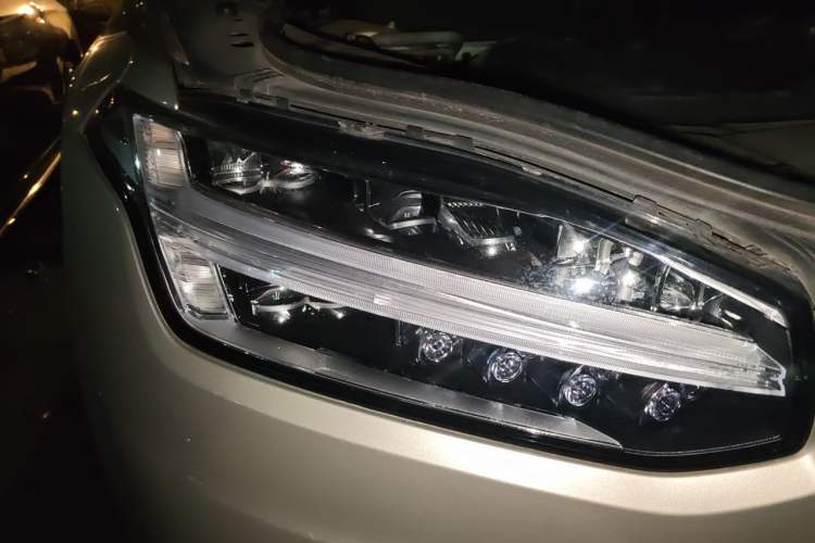 Used Volvo XC90 2019 T6 Zhiyi Edition 7-Seater China V Emission Standard Right Front Headlight