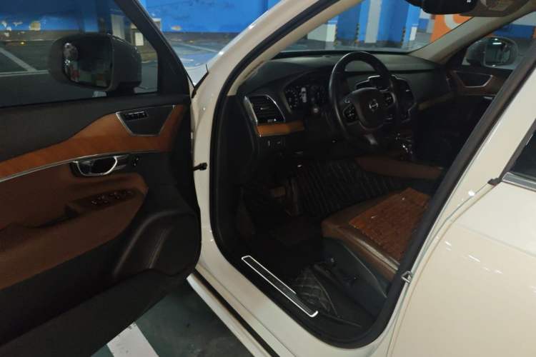 Used Volvo XC90 2019 T6 Zhiyi Edition 7-Seater China V Emission Standard Driver Seat