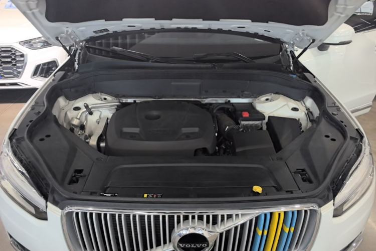 Used Volvo XC90 2019 T6 Zhiyi Edition 7-Seater China VI Standard Engine Bay