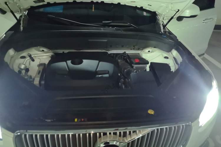 Used Volvo XC90 2019 T6 Zhiyi Edition 7-Seater China V Emission Standard Engine Bay