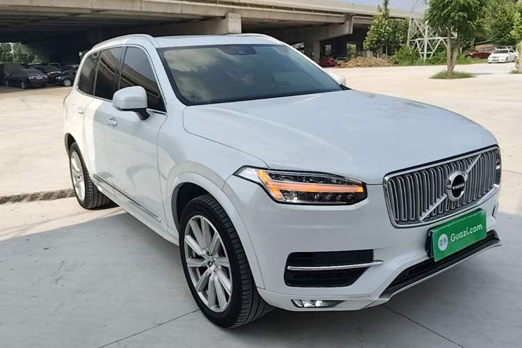 Used Volvo XC90 2019 T5 Zhiyi Edition 5-Seater China V Standard Front Right 45 Deg