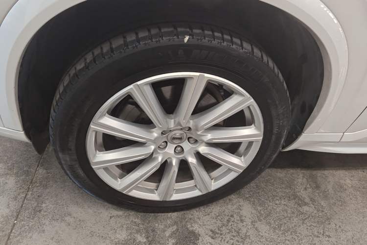 Used Volvo XC90 2019 T6 Zhiyi Edition 7-Seater China VI Standard Left Front Wheel Hub