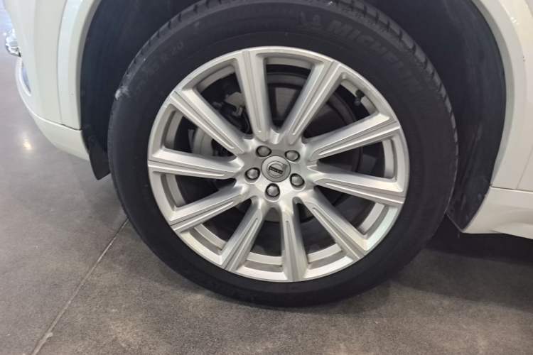 Used Volvo XC90 2019 T6 Zhiyi Edition 7-Seater China VI Standard Left Front Wheel Hub