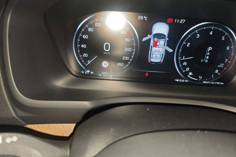 Used Volvo XC90 2019 T6 Zhiyi Edition 7-Seater China V Emission Standard Odometer Close Up