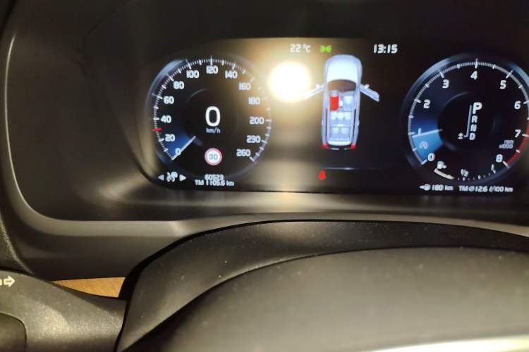 Used Volvo XC90 2019 T6 Zhiyi Edition 7-Seater China V Emission Standard Odometer Close Up