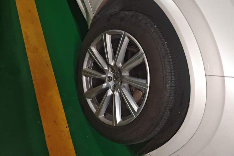 Used Volvo XC90 2019 T6 ZhiZun Edition 7-Seater China V Standard Right Front Wheel Hub