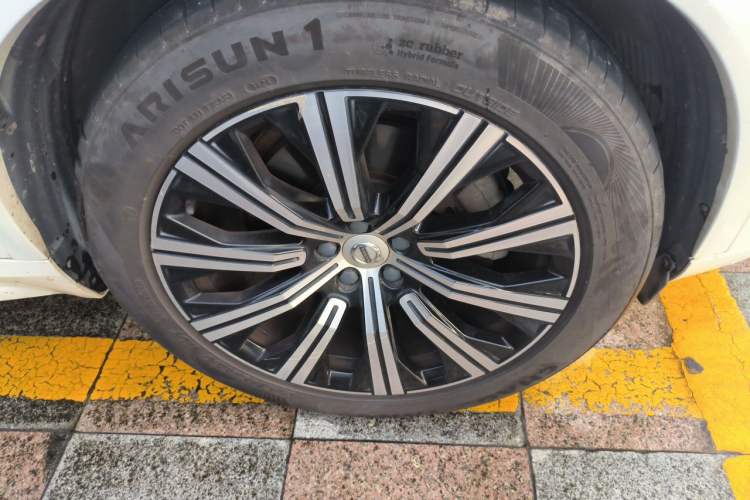Used Volvo XC90 2019 T6 ZhiZun Edition 7-Seater China V Standard Right Front Wheel Hub