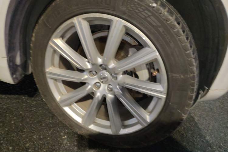 Used Volvo XC90 2019 T6 Zhiyi Edition 7-Seater China V Emission Standard Right Front Wheel Hub
