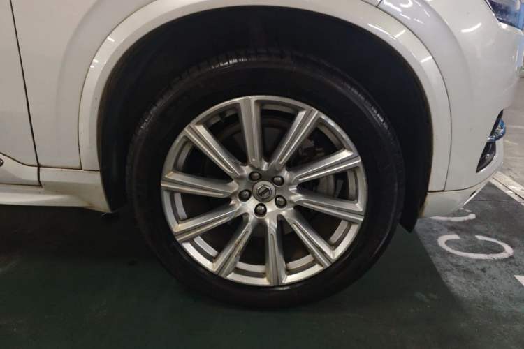 Used Volvo XC90 2019 T6 Zhiyi Edition 7-Seater China V Emission Standard Right Front Wheel Hub