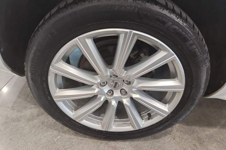 Used Volvo XC90 2019 T6 Zhiyi Edition 7-Seater China VI Standard Right Rear Wheel Hub