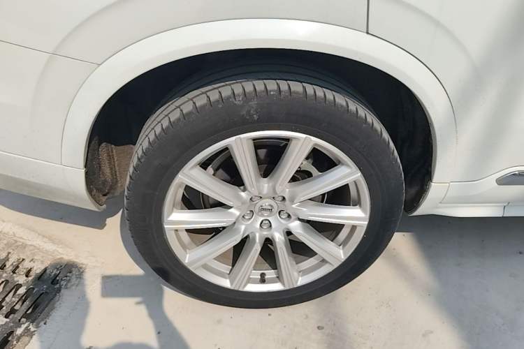 Used Volvo XC90 2019 T5 Zhiyi Edition 5-Seater China V Standard Right Rear Wheel Hub