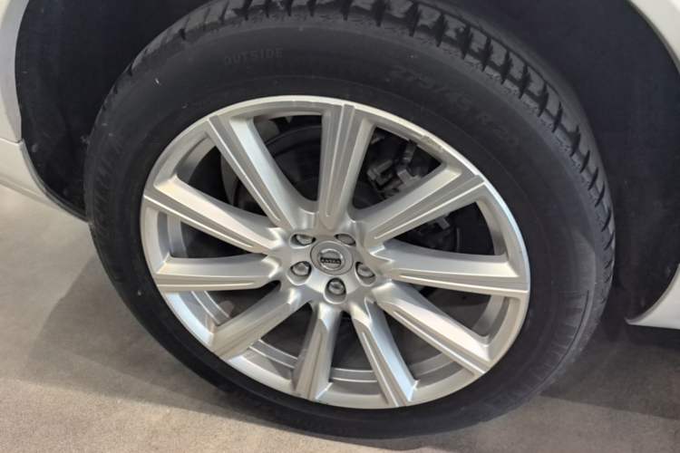 Used Volvo XC90 2019 T6 Zhiyi Edition 7-Seater China VI Standard Right Rear Wheel Hub