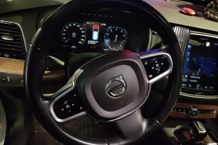 Used Volvo XC90 2019 T6 Zhiyi Edition 7-Seater China V Emission Standard Steering Wheel
