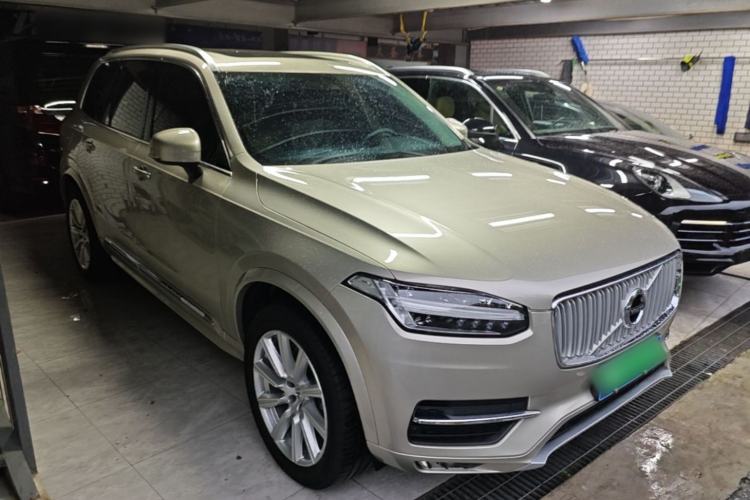 Used Volvo XC90 2019 T6 Zhiyi Edition 7-Seater China VI Standard Front Right 45 Deg