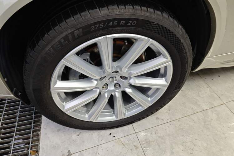 Used Volvo XC90 2019 T6 Zhiyi Edition 7-Seater China VI Standard Left Front Wheel Hub