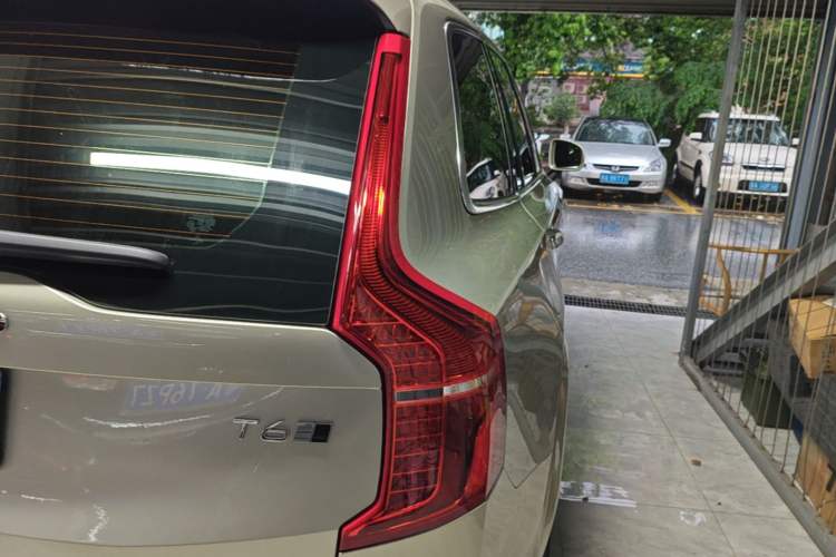 Used Volvo XC90 2019 T6 Zhiyi Edition 7-Seater China VI Standard Right Rear Taillight