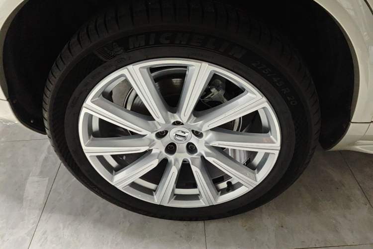 Used Volvo XC90 2019 T6 Zhiyi Edition 7-Seater China VI Standard Right Rear Wheel Hub