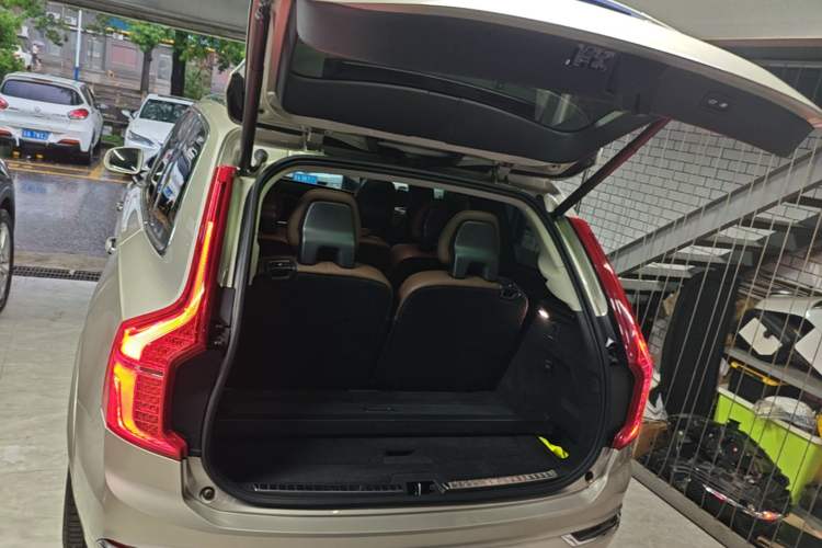 Used Volvo XC90 2019 T6 Zhiyi Edition 7-Seater China VI Standard Trunk