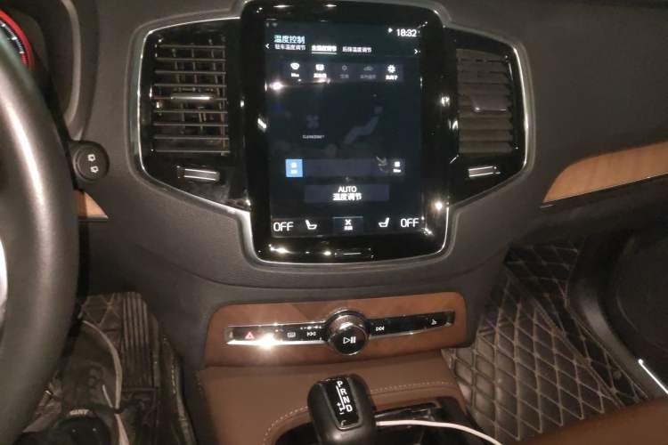 Used Volvo XC90 2020 Facelifted T6 Zhiyi Luxury 7-Seater Audio And AC Panel