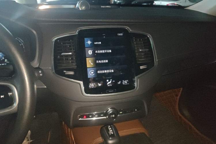 Used Volvo XC90 2020 Facelifted T6 Zhiya Luxury 7-Seater Audio And AC Panel