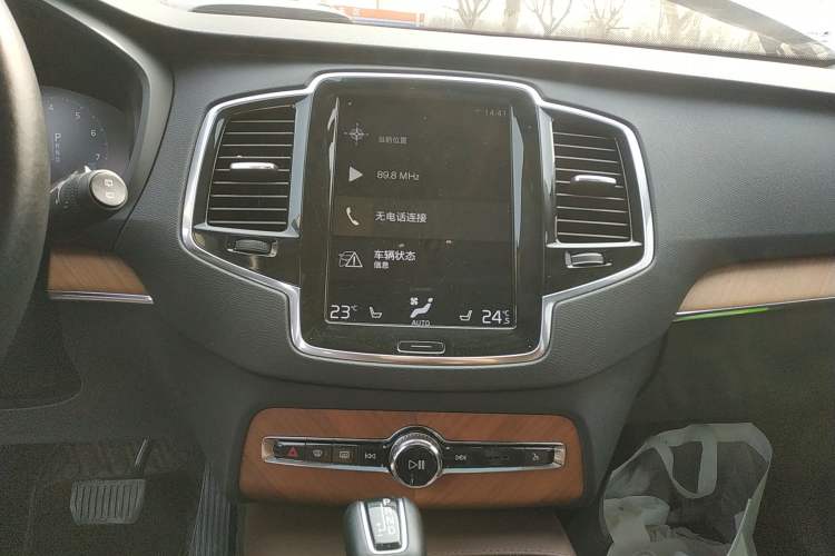 Used Volvo XC90 2020 Facelifted T6 Zhiyi Luxury 7-Seater Audio And AC Panel