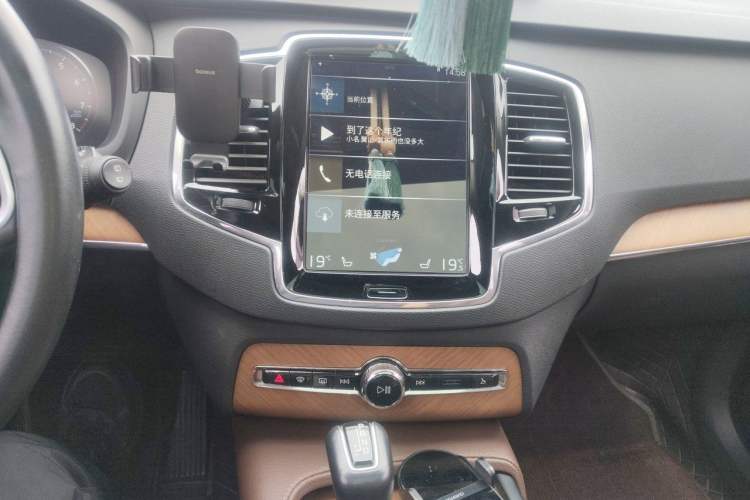 Used Volvo XC90 2020 T6 Zhiyi Sport Edition 7-Seater Audio And AC Panel