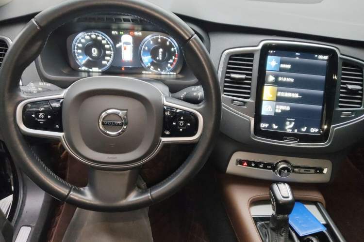 Used Volvo XC90 2020 T5 Smart Drive Luxury Edition 5 Seats Audio And AC Panel