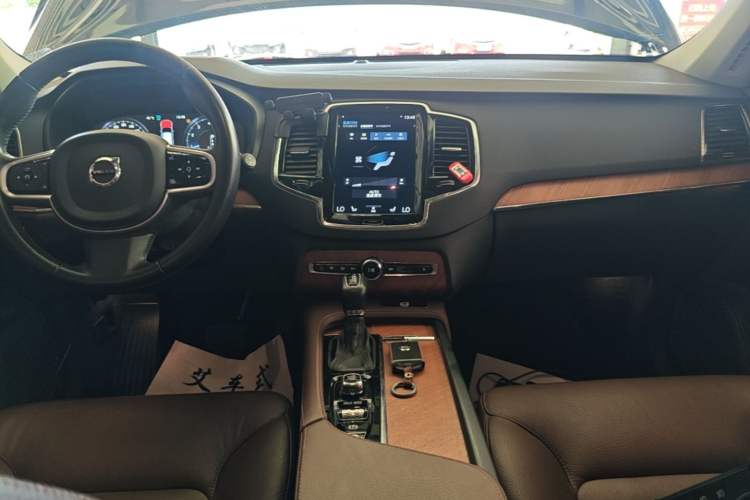 Used Volvo XC90 2020 Facelifted T6 Zhiyi Luxury 7-Seater Audio And AC Panel