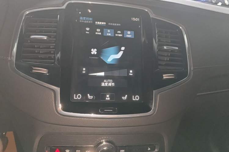 Used Volvo XC90 2020 Facelifted T6 Zhiya Luxury 7-Seater Audio And AC Panel