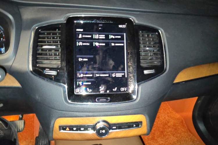 Used Volvo XC90 2020 T6 Zhiyi Luxury 7-Seater Audio And AC Panel