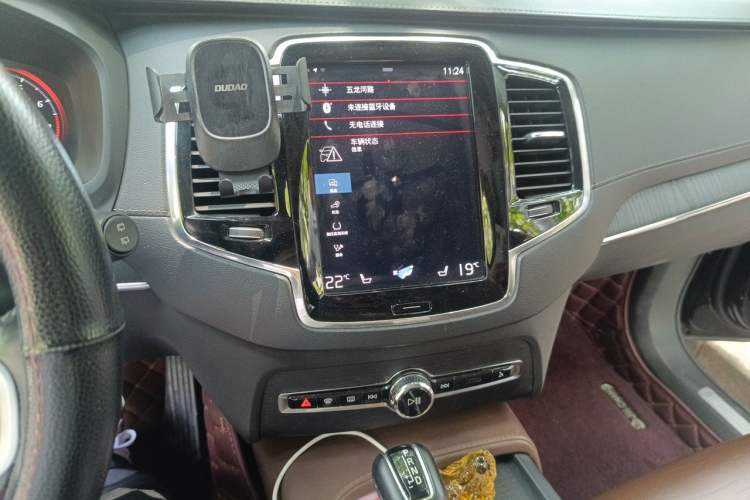 Used Volvo XC90 2020 Facelifted T6 Zhiya Luxury 7-Seater Audio And AC Panel