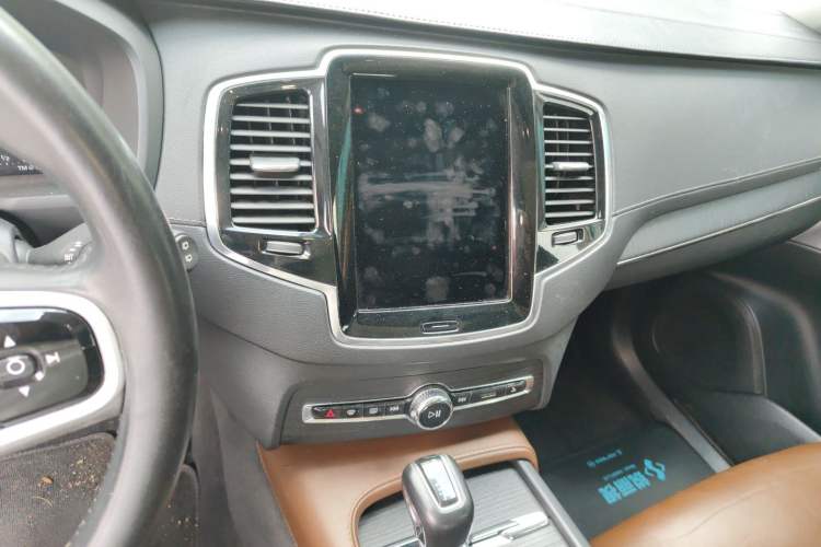 Used Volvo XC90 2020 T6 Zhiya Luxury 7-Seater Audio And AC Panel