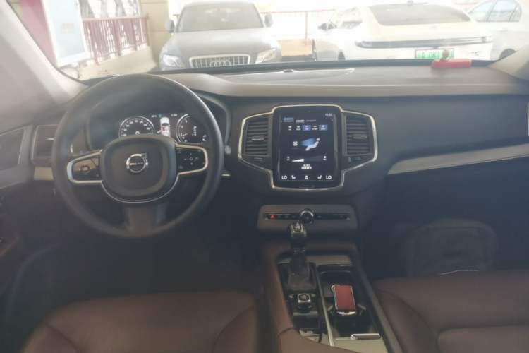 Used Volvo XC90 2020 T5 SmartDrive Luxury 7-Seater Center Console