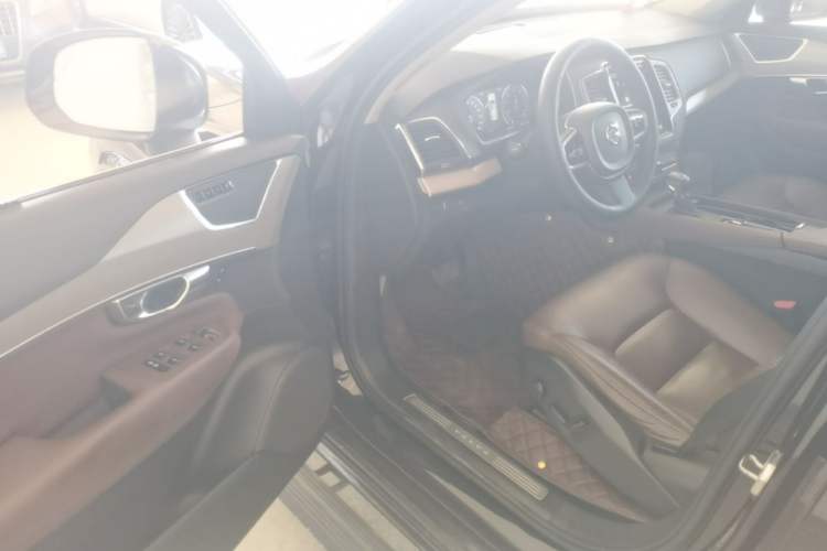 Used Volvo XC90 2020 T5 SmartDrive Luxury 7-Seater Driver Seat