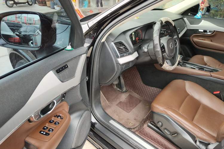 Used Volvo XC90 2020 T5 SmartDrive Luxury 7-Seater Driver Seat