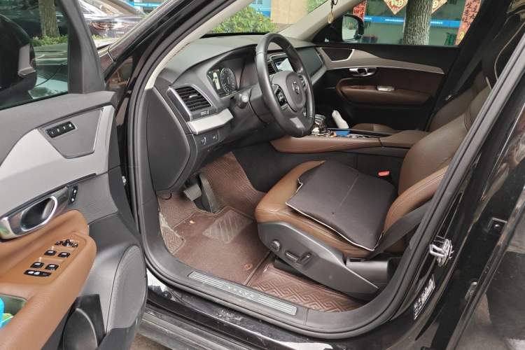 Used Volvo XC90 2020 T5 SmartDrive Luxury 7-Seater Driver Seat
