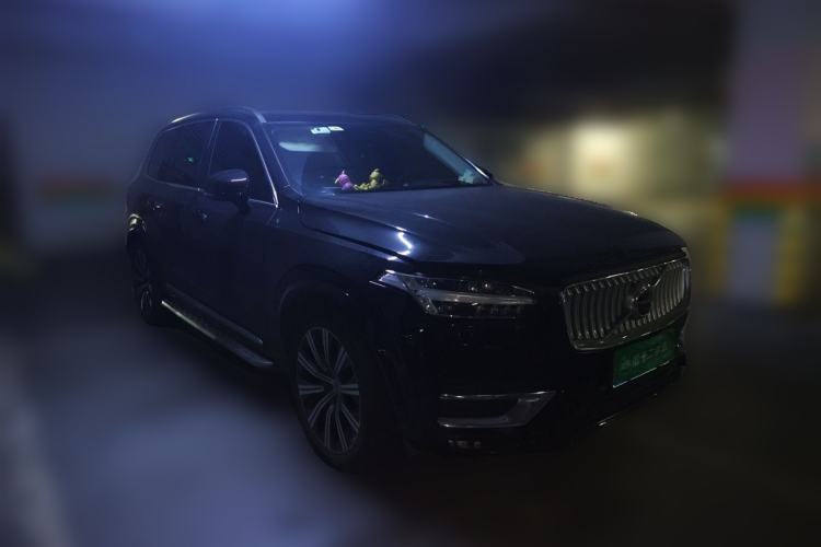 Used Volvo XC90 2020 Facelifted T6 Zhiya Luxury 7-Seater Front Right 45 Deg