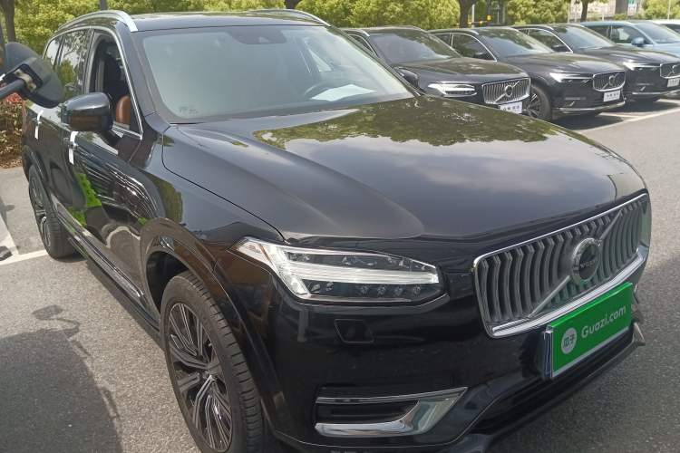 Used Volvo XC90 2020 Facelifted T6 Zhiyi Luxury 7-Seater Front Right 45 Deg