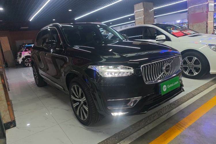 Used Volvo XC90 2020 Facelifted T6 Zhiyi Luxury 7-Seater Front Right 45 Deg