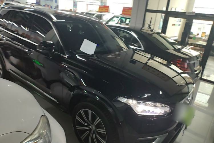 Used Volvo XC90 2020 Facelifted T6 Zhiyi Luxury 7-Seater Front Right 45 Deg