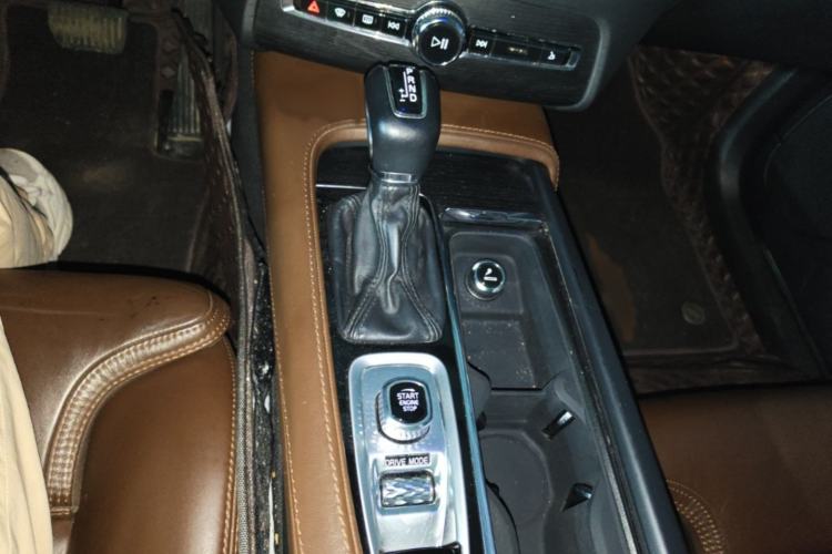 Used Volvo XC90 2020 Facelifted T6 Zhiya Luxury 7-Seater Gear Lever