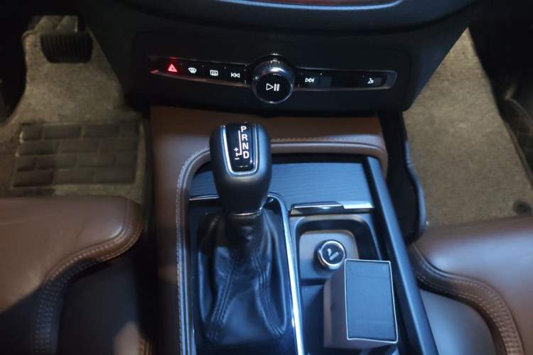 Used Volvo XC90 2020 Facelifted T6 Zhiya Luxury 7-Seater Gear Lever