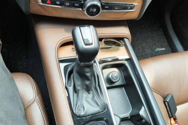 Used Volvo XC90 2020 T6 Zhiyi Luxury 7-Seater Gear Lever