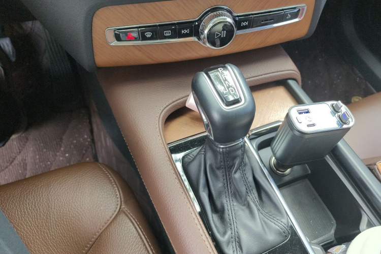 Used Volvo XC90 2020 Facelifted T6 Zhiyi Luxury 7-Seater Gear Lever