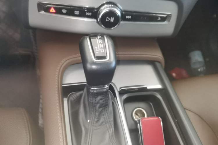 Used Volvo XC90 2020 T5 SmartDrive Luxury 7-Seater Gear Lever