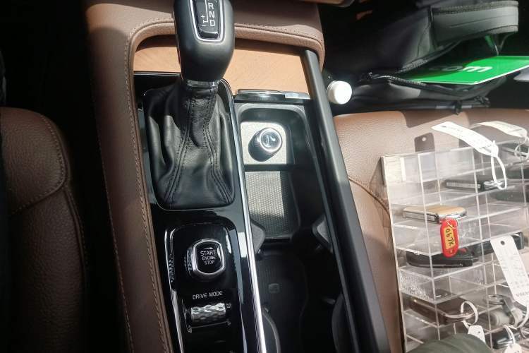 Used Volvo XC90 2020 Facelifted T6 Zhiyi Luxury 7-Seater Gear Lever