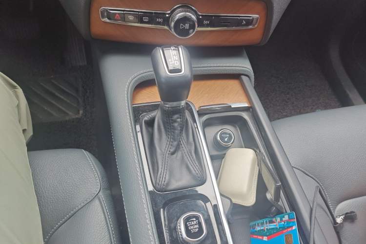Used Volvo XC90 2020 T6 Zhiyi Luxury 7-Seater Gear Lever