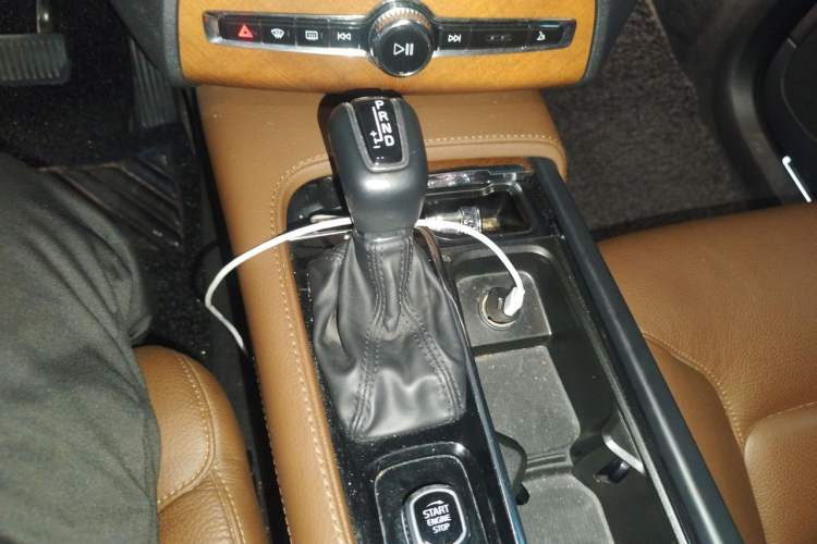 Used Volvo XC90 2020 Facelifted T6 Zhiyi Luxury 7-Seater Gear Lever