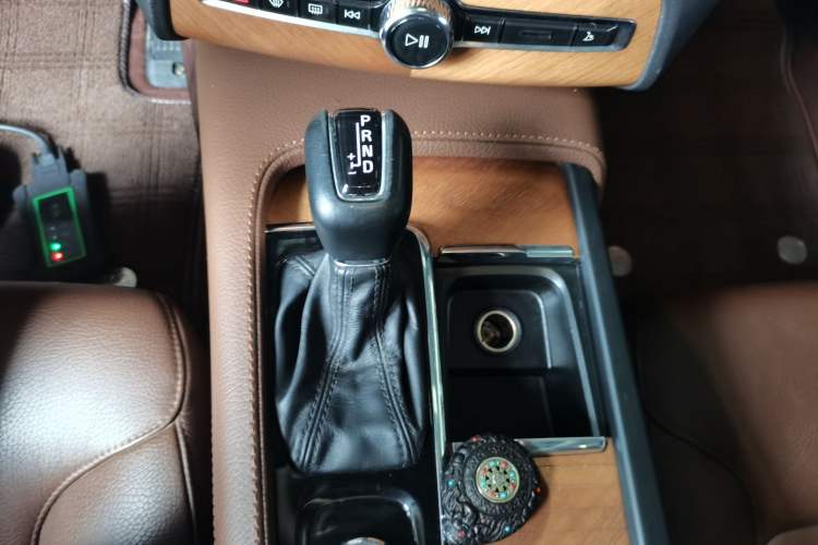 Used Volvo XC90 2020 Facelifted T6 Zhiyi Luxury 7-Seater Gear Lever