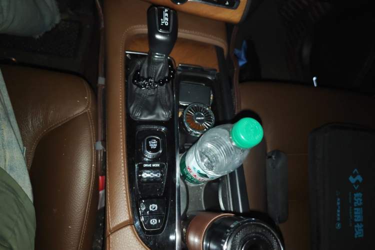 Used Volvo XC90 2020 T6 Zhiyi Luxury 7-Seater Gear Lever